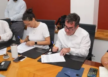 H Congreso del Estado de Colima. Firma de convenio de colaboración entre el Poder Legislativo y la organización Política y Legislación Ambiental (Polea)