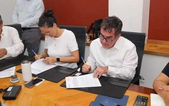 H Congreso del Estado de Colima. Firma de convenio de colaboración entre el Poder Legislativo y la organización Política y Legislación Ambiental (Polea)