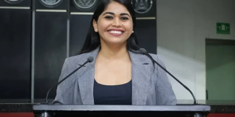 H Congreso del Estado de Colima. La diputada Betzy Pinzón destaca la labor de hombres y mujeres que forman parte del sistema de Protección Civil e invita que todas y todos participen en el próximo simulacro