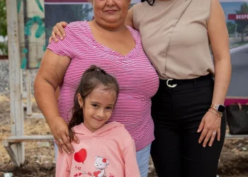 Gobernadora de Colima entrega la pavimentación de la Calzada Galván, en Coquimatlán