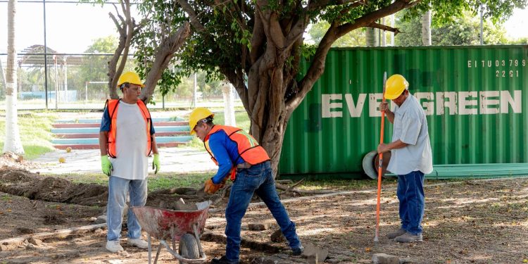 Indira Vizcaíno supervisó rehabilitación de la Unidad Deportiva ‘5 de Mayo’ en Manzanillo