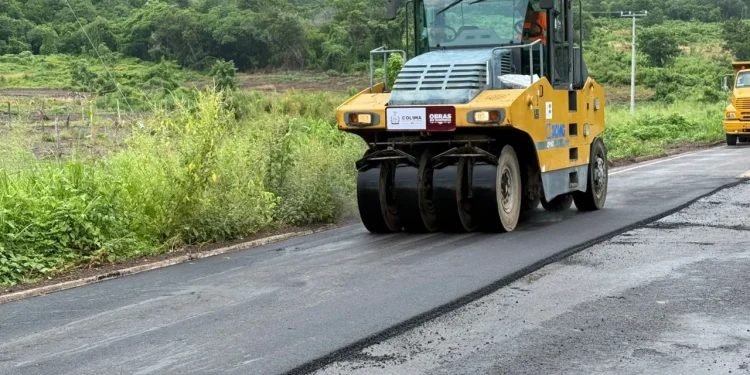 Gobierno del Estado de Colima realiza renivelación en carretera de Armería