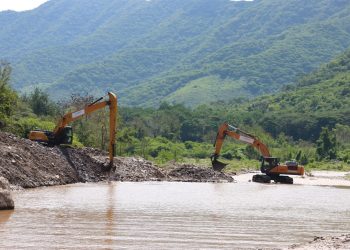 Gobierno del Estado de Colima desazolva el río San Palmar; lleva 35% de avance
