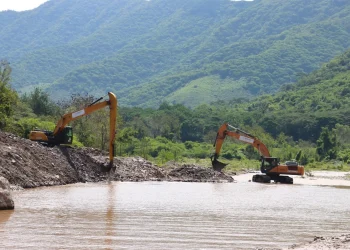 Gobierno del Estado de Colima desazolva el río San Palmar; lleva 35% de avance