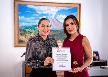 Gobernadora entrega nombramiento a Claudia Gutiérrez como titular de Sefidec