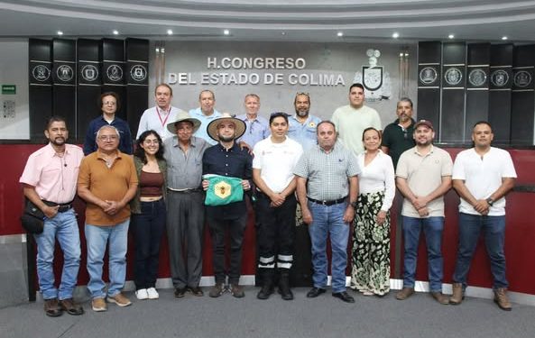 H Congreso del Estado de Colima. El diputado Alfredo Álvarez, encabezó una reunión junto con apicultoras y apicultores de distintos municipios