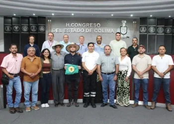 H Congreso del Estado de Colima. El diputado Alfredo Álvarez, encabezó una reunión junto con apicultoras y apicultores de distintos municipios