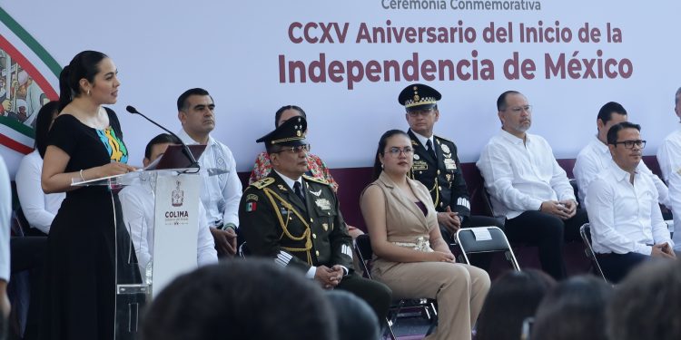 H Congreso del Estado de Colima. Diputada Karen Jurado, participó en la ceremonia cívica en conmemoración por el 215 aniversario del inicio de la independencia de México
