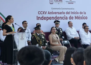 H Congreso del Estado de Colima. Diputada Karen Jurado, participó en la ceremonia cívica en conmemoración por el 215 aniversario del inicio de la independencia de México