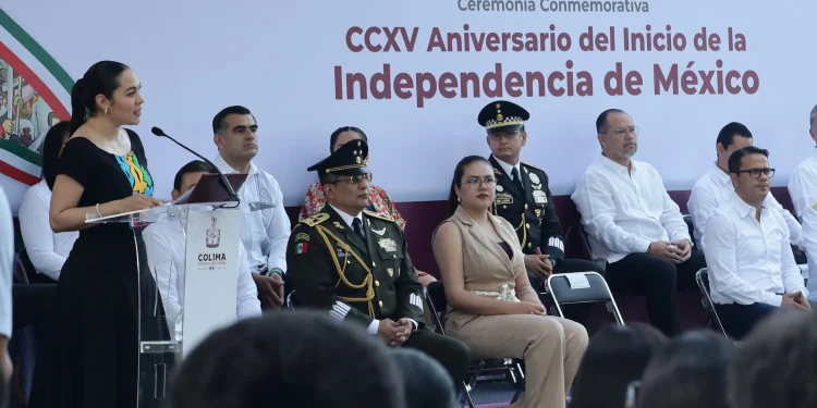H Congreso del Estado de Colima. Diputada Karen Jurado, participó en la ceremonia cívica en conmemoración por el 215 aniversario del inicio de la independencia de México