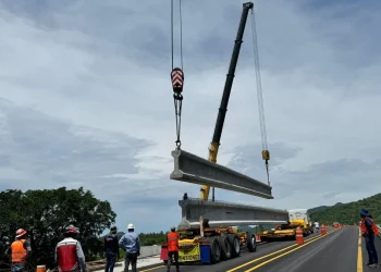 Este martes montan trabes en el kilómetro 49, en el Puente Armería lI