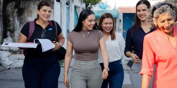 Indira Vizcaíno realiza recorrido por Mercado y Muelle de Pescadores en Manzanillo; pronto iniciará la remodelación