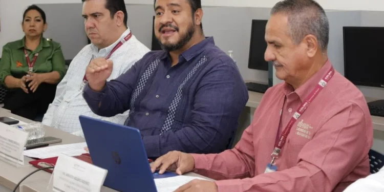 Víctor Torrero llama a fortalecer acciones para mejorar los Servicios de Salud