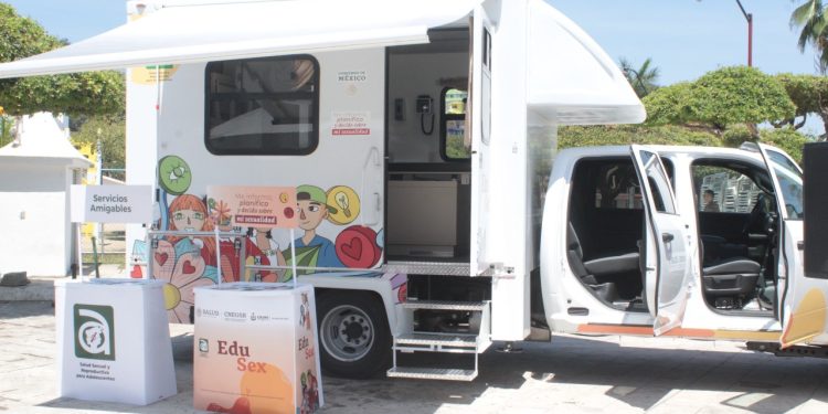 Salud Colima acerca servicios para prevenir embarazos en adolescentes