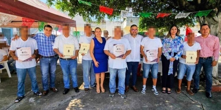 IEEA fortalece la educación en el Reclusorio de Tecomán con entrega de certificados, mobiliario y material deportivo