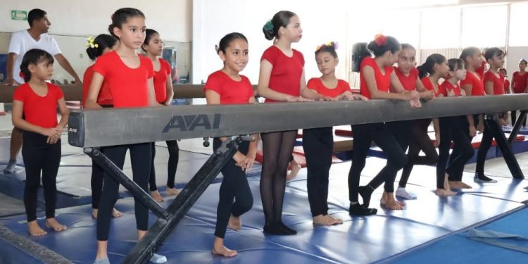 DIF Estatal Colima invita a la niñez al taller de gimnasia en la USI
