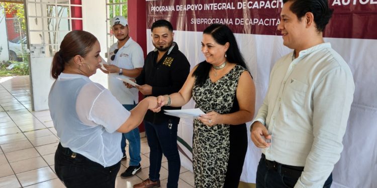 Gobierno del Estado de Colima brinda curso gratuito de peluquería y barbería