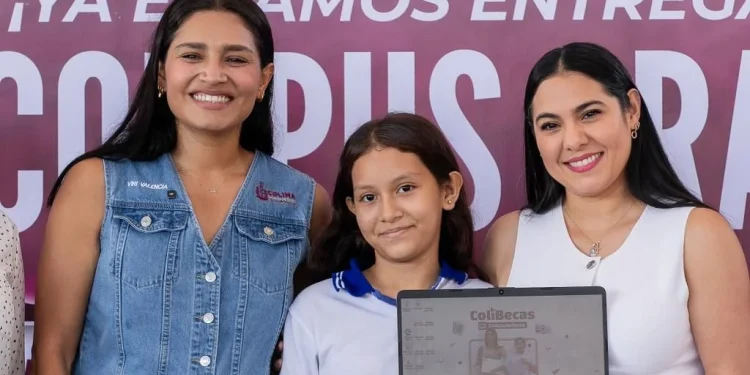 Indira Vizcaíno sigue entregando ColiBecas Computadoras; este lunes la reciben más de 2 mil estudiantes del municipio de Colima
