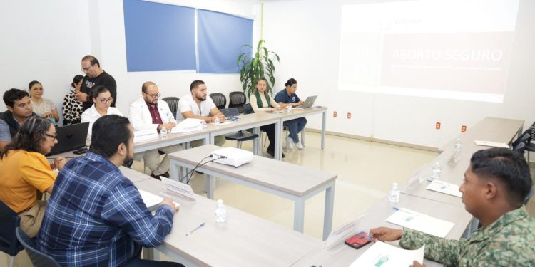 Salud Colima revisa acciones para fortalecer servicios de aborto seguro