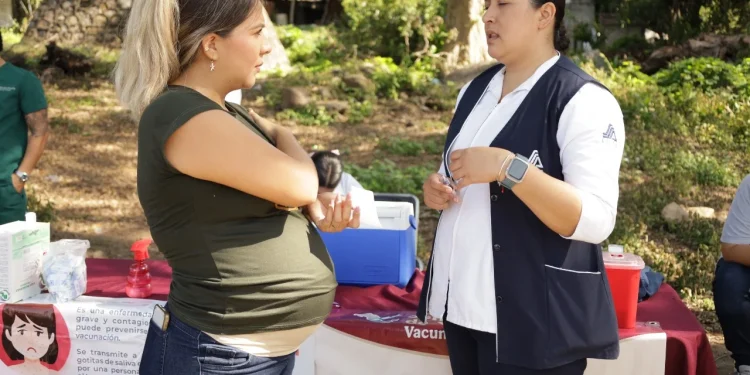 Sector Salud vacuna contra Covid-19 a gestantes, adultos mayores, personas con comorbilidades y personal de salud