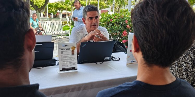 Gobierno del Estado de Colima impulsa inclusión laboral, en Feria de Empleo Tecomán 2025