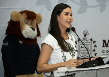 Rosi Bayardo reconoce la colaboración de escuelas de Manzanillo en la prevención del delito