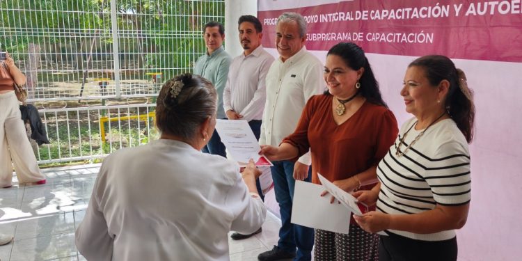 Subsecretaría del Trabajo Colima transforma talentos en oportunidades con curso gratuito de repostería y gelatinas