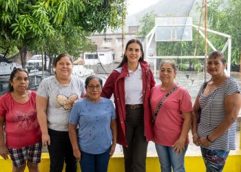 Rosi Bayardo cumple a familias de El Colomo; inicia rehabilitación de la cancha y casa de la cultura ‘20 de Noviembre’