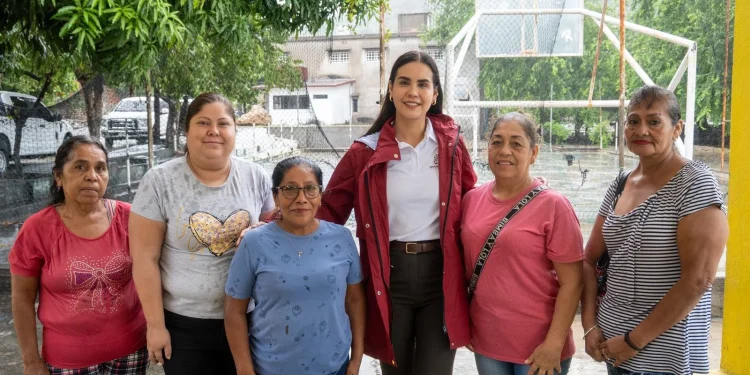Rosi Bayardo cumple a familias de El Colomo; inicia rehabilitación de la cancha y casa de la cultura ‘20 de Noviembre’