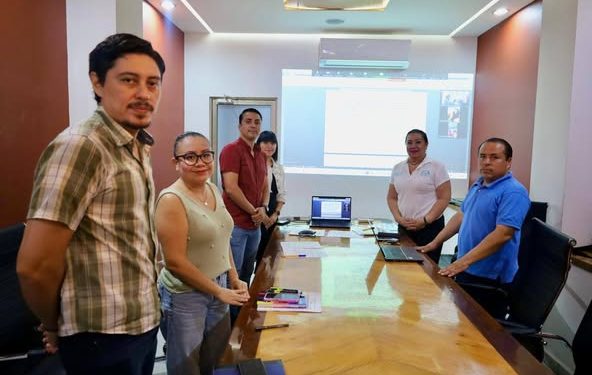 H Congreso del Estado de Colima. Martha Farías, sostuvo una reunión para analizar diversos asuntos turnados a la comisión de Presupuesto y Disciplina Financiera