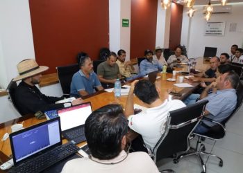 H Congreso del Estado de Colima. El diputado Alfredo Álvarez encabezó una reunión para dar seguimiento al planteamiento de generar un programa de capacitaciones para el control de enjambres en el estado