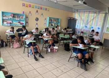 FGE a través de la Dirección de Prevención del Delito, continúa fortaleciendo las acciones orientadas a la protección de la niñez colimense mediante la implementación de la estrategia “Determina2” en escuelas primarias de los municipios de Armería, Tecomán y Manzanillo.