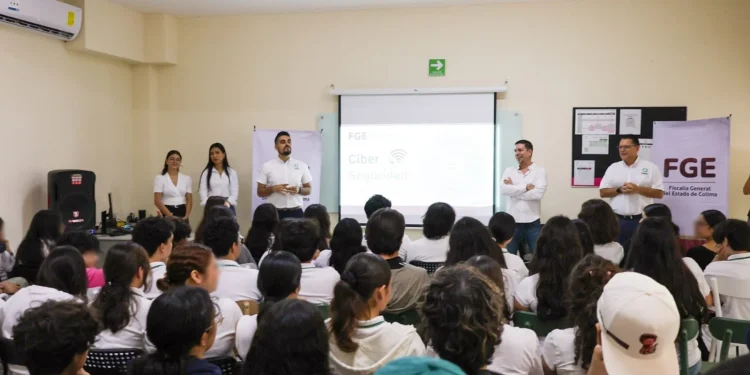 El Fiscal General del Estado, Bryant Alejandro García Ramírez, participó en una charla informativa dirigida a estudiantes de la Preparatoria Gandhi, donde se abordaron los temas de extorsión telefónica y secuestro virtual. FGE
