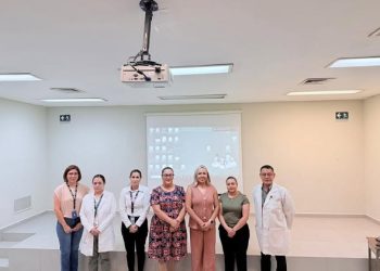 Personal de la Fiscalía Especializada en la Investigación de Delitos por Razones de Género y Trata de Personas, así como su titular Beatriz Sandoval Chávez, impartieron una capacitación al sector salud del Instituto Mexicano del Seguro Social (IMSS). FGE