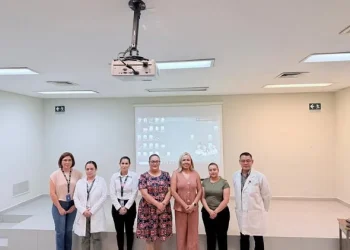 Personal de la Fiscalía Especializada en la Investigación de Delitos por Razones de Género y Trata de Personas, así como su titular Beatriz Sandoval Chávez, impartieron una capacitación al sector salud del Instituto Mexicano del Seguro Social (IMSS). FGE