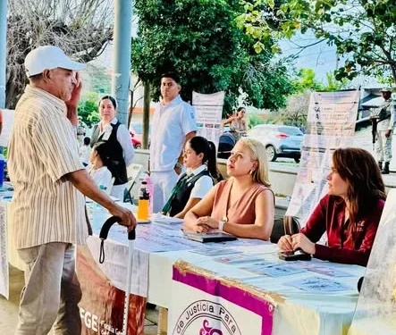 La Fiscalía General del Estado, a través de la Fiscal Especializada en Delitos por Razones de Género y Trata de Personas, la Directora del Centro de Justicia para las Mujeres, estuvieron presentes en la Feria de la Paz realizada en la colonia La Albarrada
