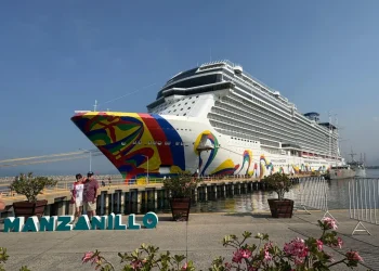 Manzanillo recibe al crucero Norwegian Encore, en su travesía de costa a costa