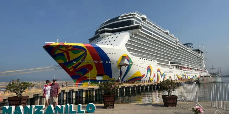Manzanillo recibe al crucero Norwegian Encore, en su travesía de costa a costa