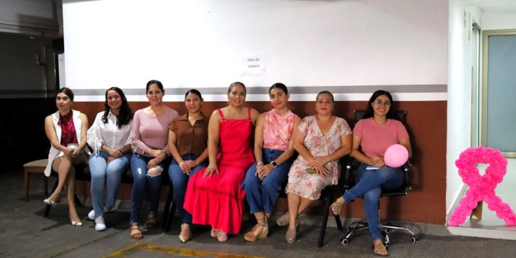 Culmina Feria Rosa de la Salud con exámenes de papanicolaou y mamografías en el Congreso del Estado