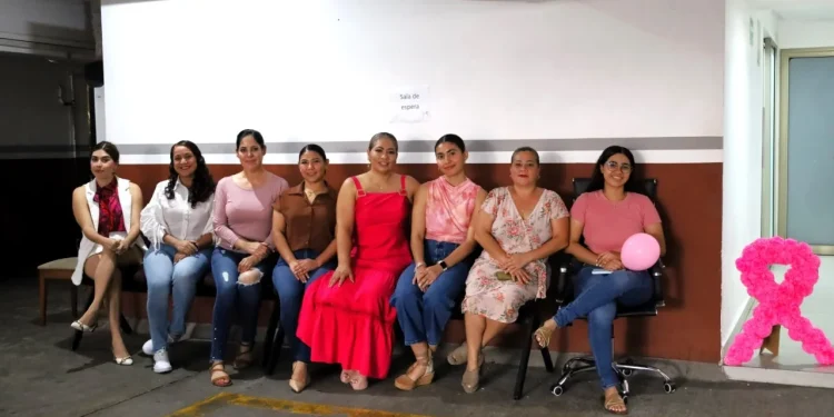 Culmina Feria Rosa de la Salud con exámenes de papanicolaou y mamografías en el Congreso del Estado