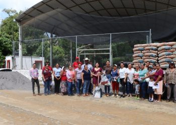 DIF Estatal Colima entrega material para autoempleo en comunidades de Ixtlahuacán y Manzanillo