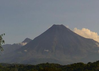 Volcán de Colima continúa en calma y sin riesgo para la población: UEPC