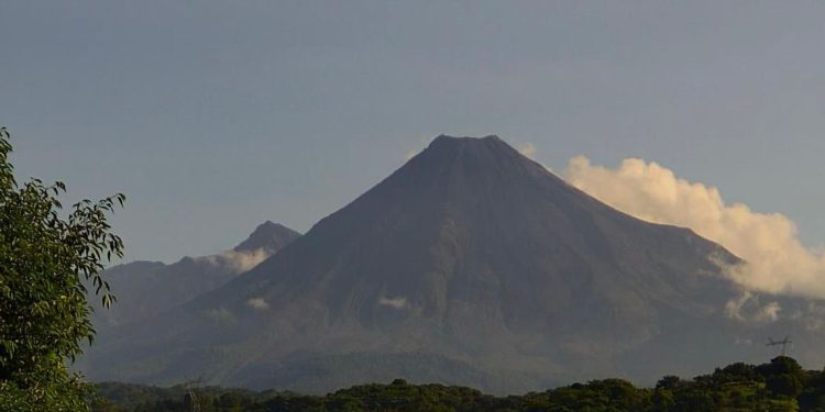 Volcán de Colima continúa en calma y sin riesgo para la población: UEPC