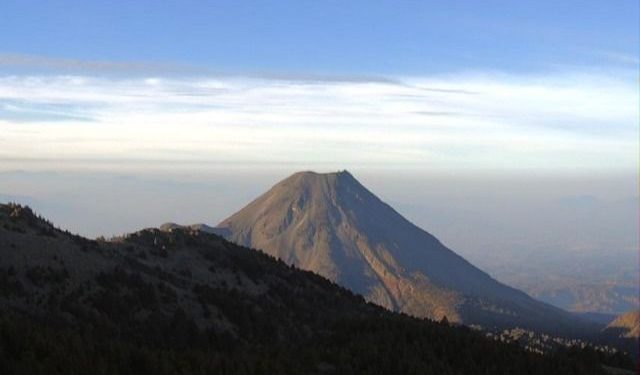Volcán de Fuego se mantiene en calma y sin riesgo para la población: UEPC Colima