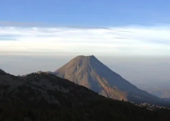Volcán de Fuego se mantiene en calma y sin riesgo para la población: UEPC Colima