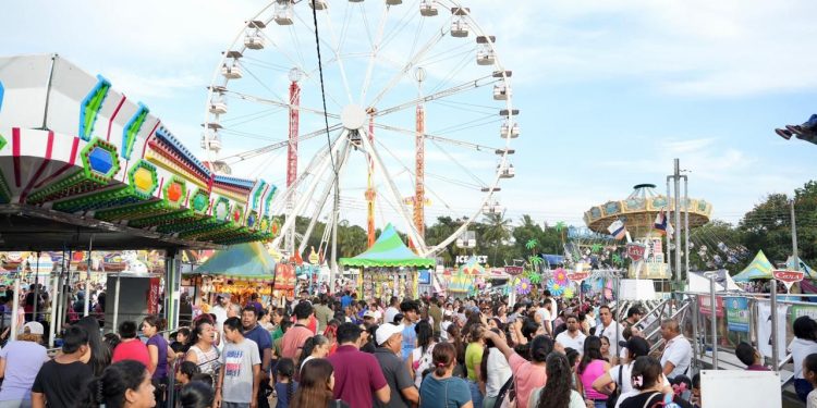 Viernes de música, fiesta y color para las familias en la Feria de Colima