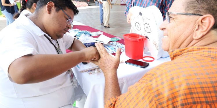 Promueve Salud Colima hábitos para la salud en la población masculina