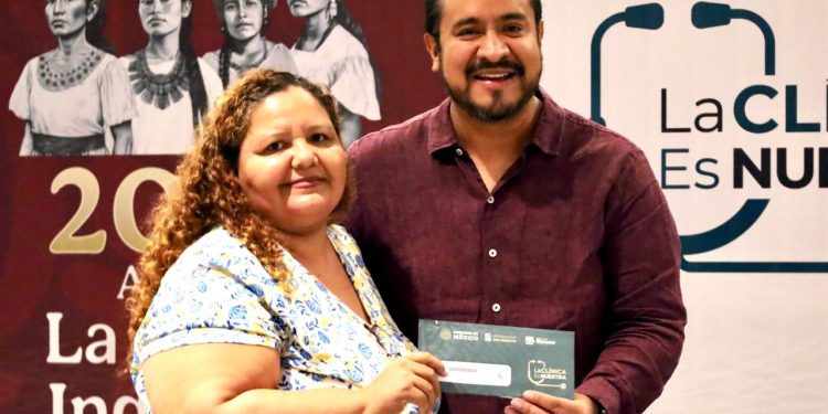 Entregan tarjetas de ‘La Clínica es Nuestra’ para mejorar Servicios de Salud en Colima