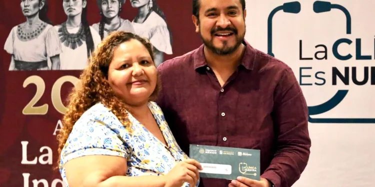 Entregan tarjetas de ‘La Clínica es Nuestra’ para mejorar Servicios de Salud en Colima