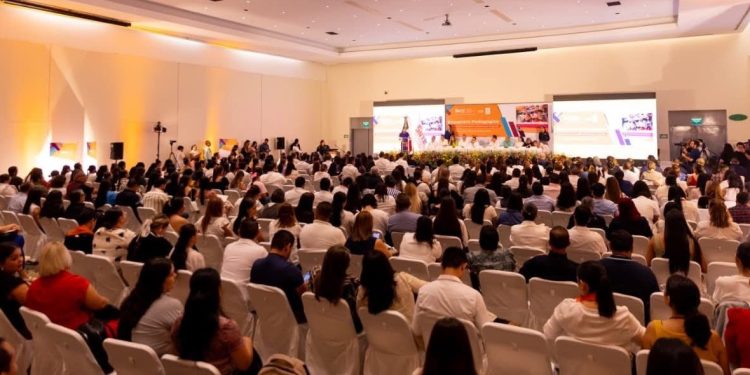 Educación es una herramienta transformadora, por eso es eje de nuestro gobierno: Indira